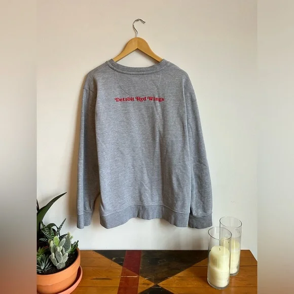 HEATHER GREY DETROIT RED WINGS CREWNECK - Picture 2 of 2